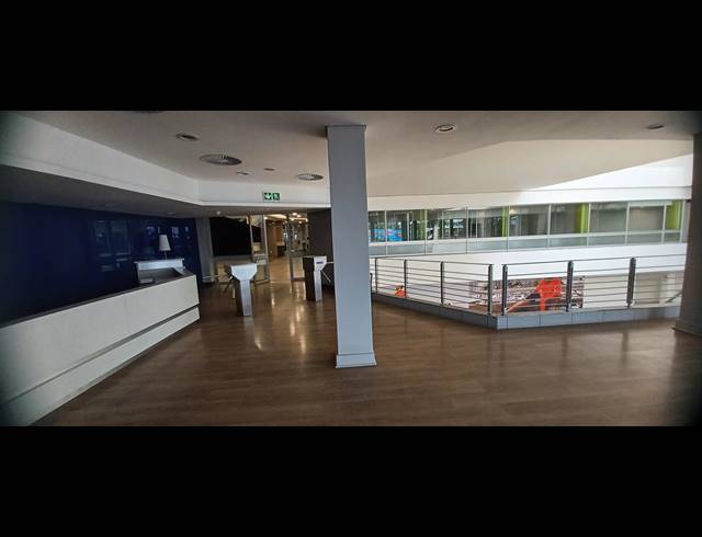 2,355M² RETAIL TO LET IN CRAIGHALL PARK